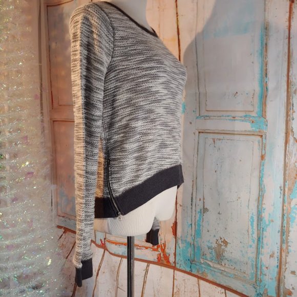 Abercrombie sparkle long sleeve crew neck zipper sweater/size S/gray wht silver - Picture 4 of 7